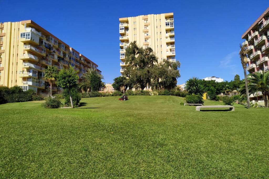 Benalmádena estudio JJupiter 250 m del mar con vistas al mar piscinas Exterior foto